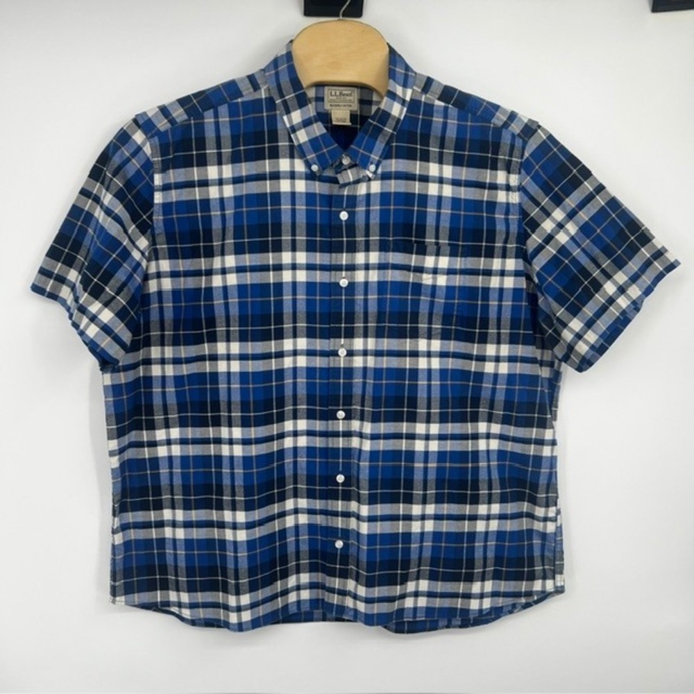 LL Bean Men's XXL Blue and White Plaid Slightly Fitted Short Sleeve Button Down